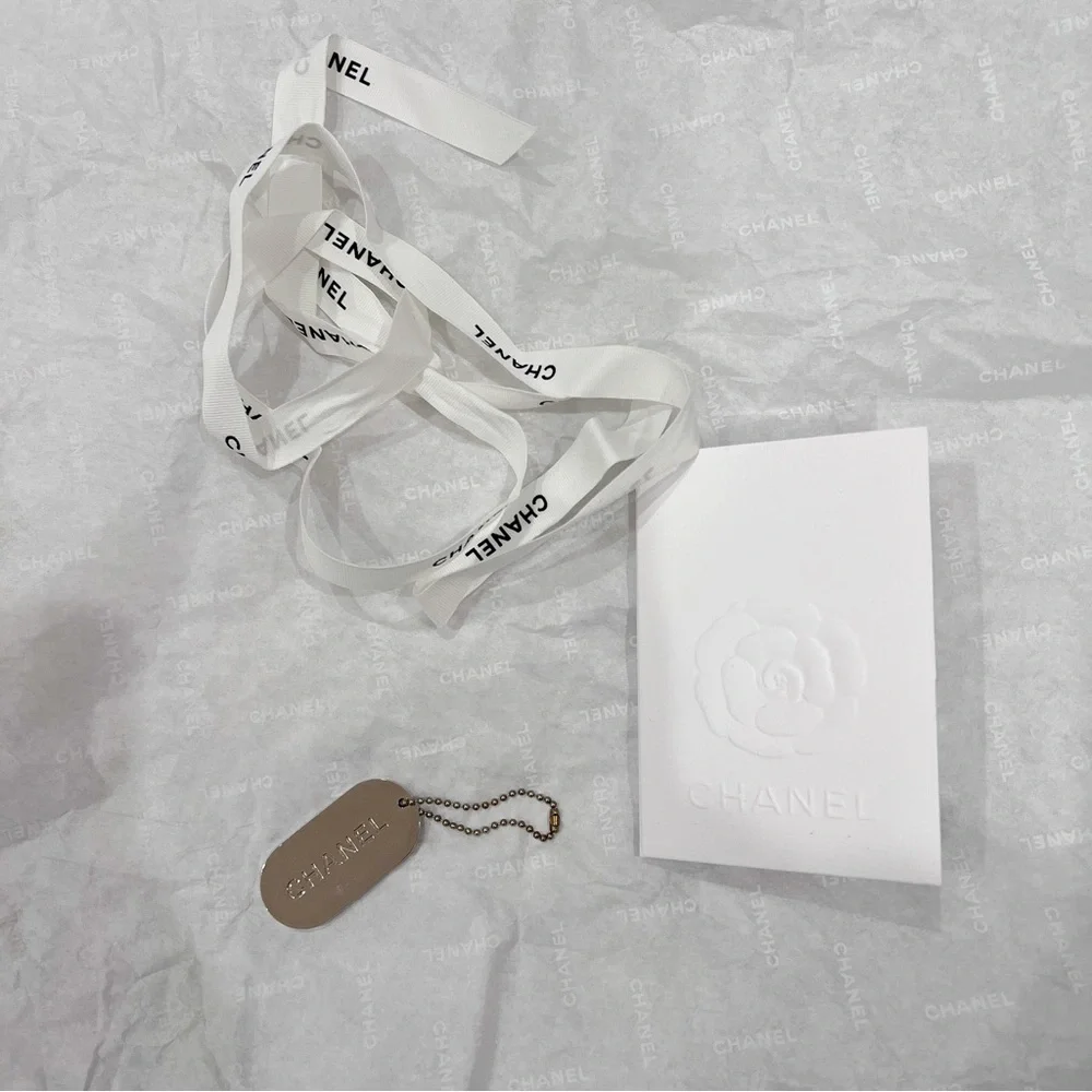 Chanel dog tag logo, necklace and keychain - Picture 4 of 6